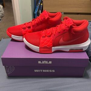 NIKE Lebron Witness VIII 8.5